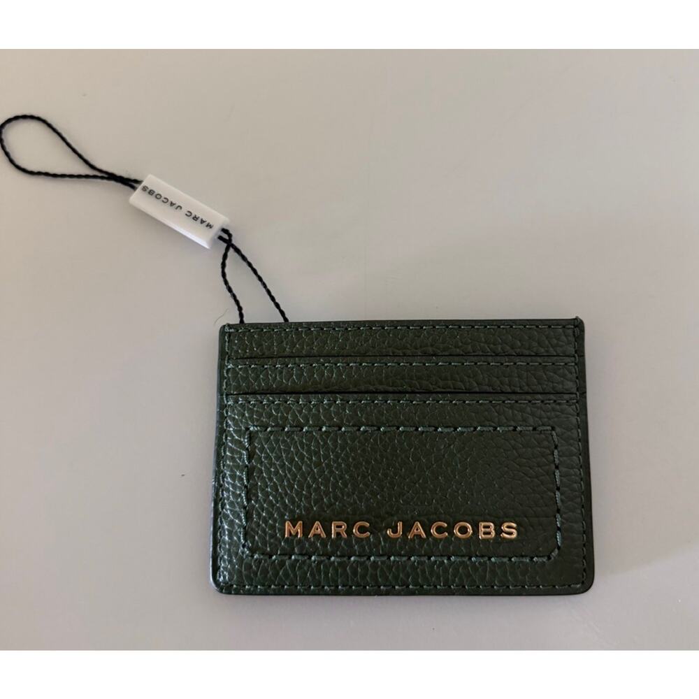 Marc Jacobs Pebbled Leather Card Holder Slim Wallet Olive Green Gold Logo NWT - Picture 2 of 3